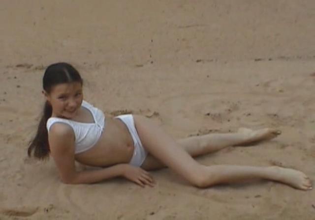 h playing in the sand