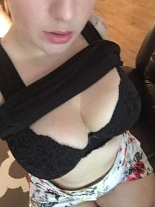 A sexy babe takes some hot selfies [x284][1427Ã—1104]-z6w4neiecy.jpg