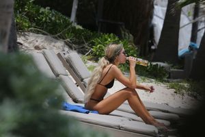 Delilah Belle Hamlin â€“ Sexy Thong Bikini Candids On the Beach in Tulum-c6x8k4nkvm.jpg