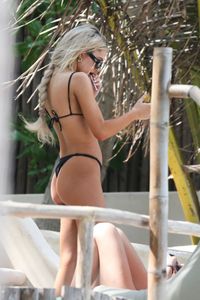 Delilah Belle Hamlin â€“ Sexy Thong Bikini Candids On the Beach in Tulum76x8k53ti4.jpg