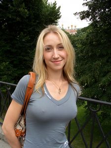 Russian blonde like to flash x225-z6xwacjokw.jpg