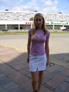 Russian blonde like to flash x225-06xwadwnbz.jpg