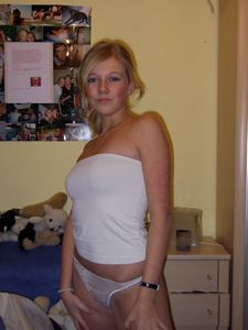 Blonde busty young teen with really great tits posing x46-47ae8ulmcc.jpg