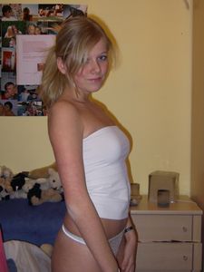 Blonde busty young teen with really great tits posing x4657ae8um1bg.jpg