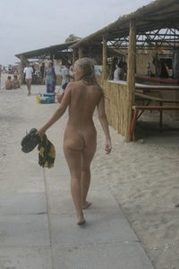 Rubita en playa nudista-e7attmxpn5.jpg