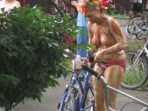 Fremont Solstice Naked Cyclists 2012 - MORE!!-o7c5ra7ahh.jpg