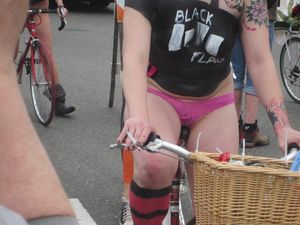 Fremont Solstice Naked Cyclists 2012 - MORE!!-z7c5rariuh.jpg