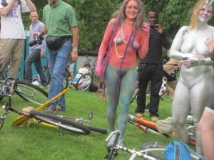 Fremont Solstice Naked Cyclists 2012 - MORE!!-27c5rauzsc.jpg