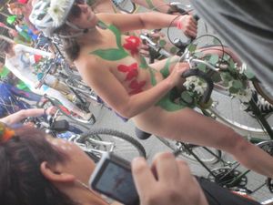 Fremont Solstice Naked Cyclists 2012 - MORE!!-r7c5rb1sln.jpg