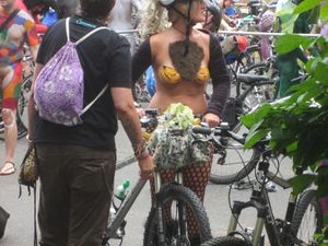 Fremont Solstice Naked Cyclists 2012 - MORE!!-67c5rbo226.jpg