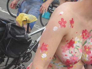 Fremont Solstice Naked Cyclists 2012-47c5r0jhq0.jpg