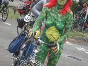 Fremont-Solstice-Naked-Cyclists-2012-i7c5r0ubi0.jpg