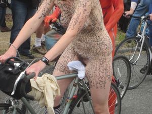 Fremont Solstice Naked Cyclists 2012a7c5r0wll1.jpg