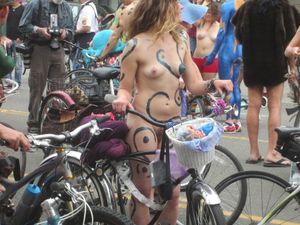 Fremont Solstice Naked Cyclists 2012 - MORE!!-r7c5rdbu5d.jpg