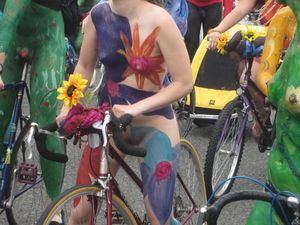 Fremont-Solstice-Naked-Cyclists-2012-k7c5r1hvnv.jpg