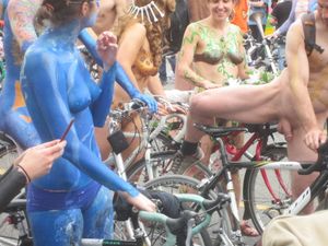 Fremont Solstice Naked Cyclists 2012 - MORE!!-o7c5rdio11.jpg