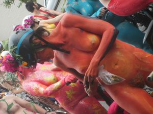 Fremont-Solstice-Naked-Cyclists-2012-MORE%21%21-37c5rd3lyx.jpg