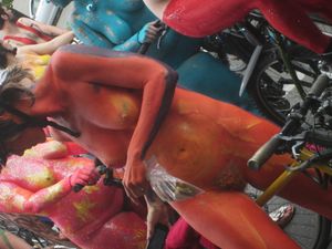 Fremont-Solstice-Naked-Cyclists-2012-MORE%21%21-h7c5rd47ez.jpg