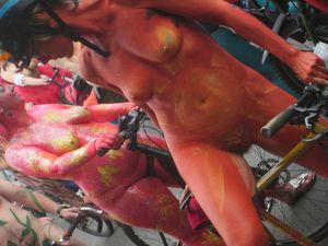 Fremont-Solstice-Naked-Cyclists-2012-MORE%21%21-m7c5rd5vrq.jpg