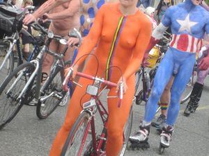 Fremont-Solstice-Naked-Cyclists-2012-v7c5r1jpcg.jpg