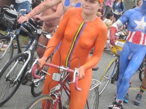 Fremont-Solstice-Naked-Cyclists-2012-u7c5r1lcck.jpg