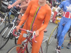 Fremont Solstice Naked Cyclists 2012-d7c5r1mg1n.jpg