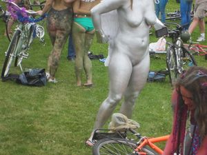 Fremont Solstice Naked Cyclists 2012-u7c5r1vvy4.jpg