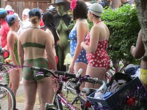 Fremont Solstice Naked Cyclists 2012-r7c5r21ref.jpg