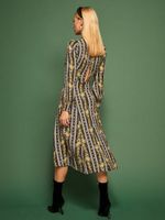 44889836_creed-dress_austria_3.jpg